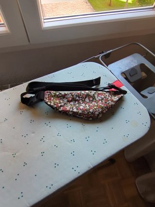 Riñonera Nike floral