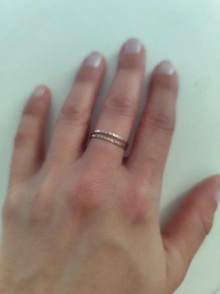 Anillo de plata fino con diseño