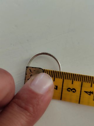 Anillo de plata fino con diseño