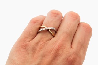 Anillo De Oro Combinado De 18K.. Ref: 003-01-02674