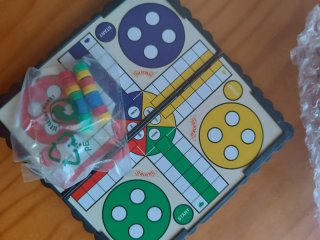 Reloj Despertador, Dominó y Parchís de viaje.