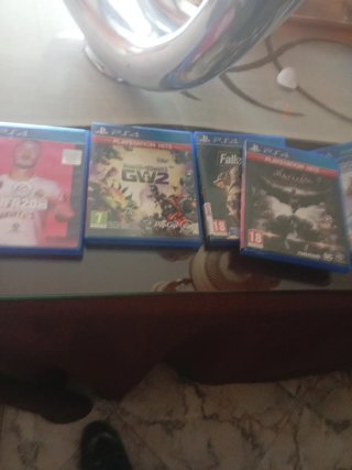 PS4 Juegos: GTA V y FIFA 20
