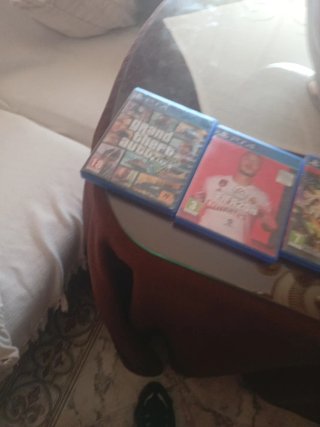 PS4 Juegos: GTA V y FIFA 20