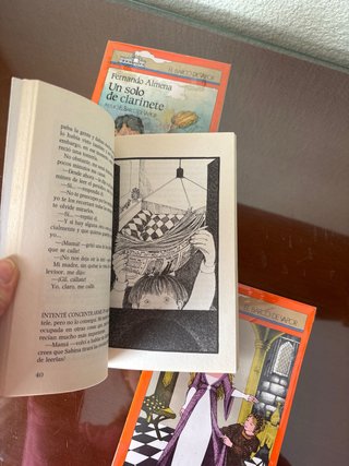 Libros de lectura color naranja de barco de vapor