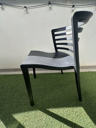 Mesa y 4 sillas de jardín