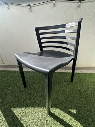 Mesa y 4 sillas de jardín