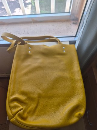 Bolso de piel auténtica en color mostaza