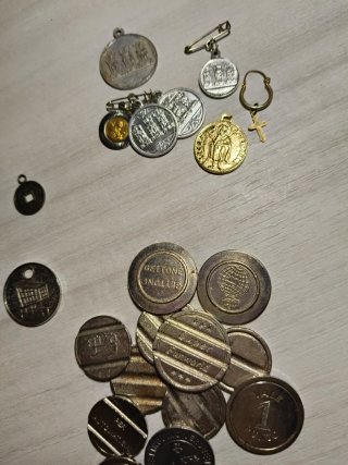 Medaglie e gettoni di vario tipo e anni vintage