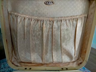 Maletín antiguo marca Tauro beige. Con su llave.