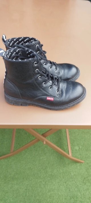 Botas Levi's niña negras