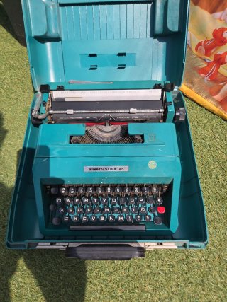 Máquina de escribir Olivetti Studio 45