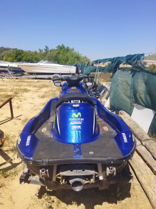 Moto de agua Yamaha XL 1200 con remolque