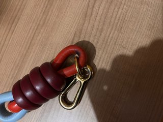 Llavero Loewe Cápsula Azul y Rojo