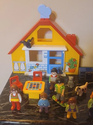 Casita Playmobil con figuras y accesorios
