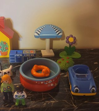 Casita Playmobil con figuras y accesorios