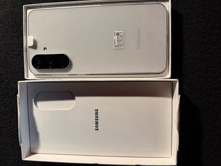 Samsung Galaxy A56 Gris/Claro