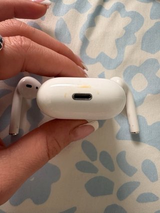 AirPods Apple con funda Rosa y leopardo