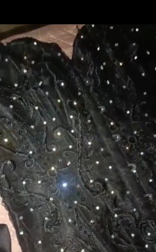Vestido de fiesta negro con pedrería