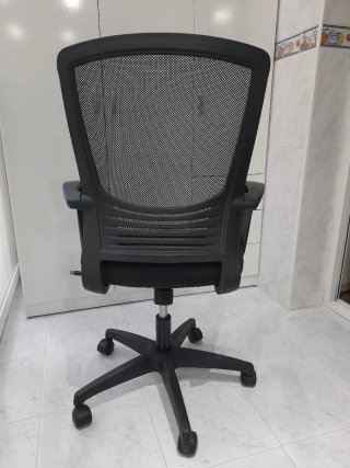 Silla de oficina con ruedas, a estrenar