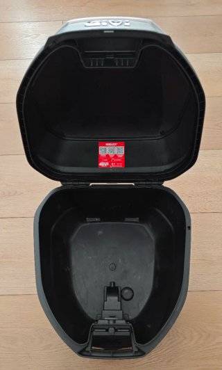 Maleta Top Case Moto + Base Givi 30L