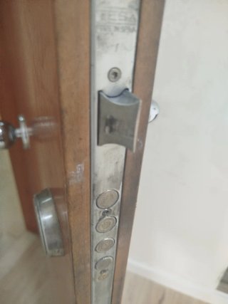 Puerta blindada madera