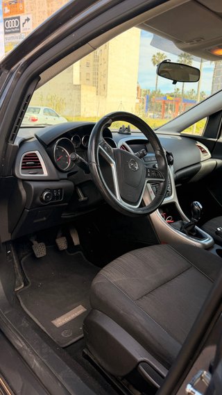 Opel Astra 2011