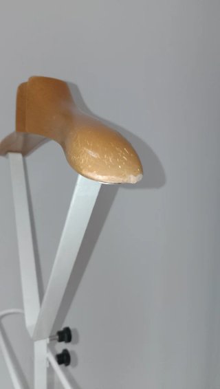 Galán de noche madera y metal, ajustable en altura