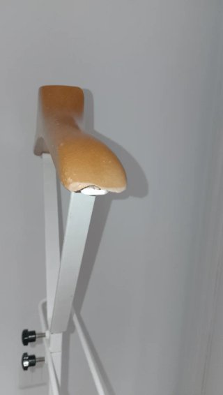 Galán de noche madera y metal, ajustable en altura