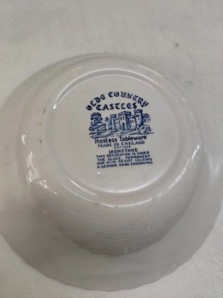 Fuente inglesa azul y blanca