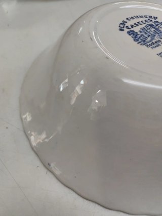 Fuente inglesa azul y blanca