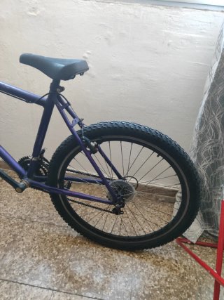 Bicicleta BH morada, urge venta