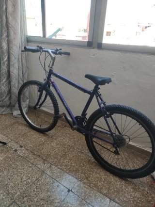Bicicleta BH morada, urge venta