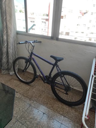 Bicicleta BH morada, urge venta