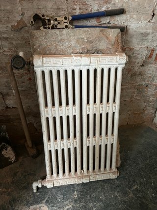 Radiador antiguo hierro fundido blanco