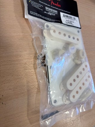 Fender Stratocaster Aged White Pickguard Set