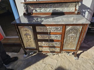 Mueble de época madera y mármol