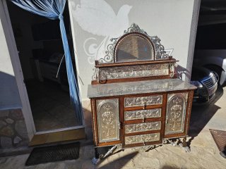 Mueble de época madera y mármol