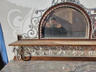 Mueble de época madera y mármol