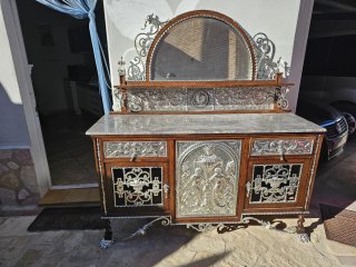 Mueble de época madera y mármol