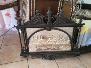 Mueble de época madera y mármol