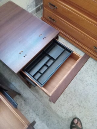 Dos archivadores de madera