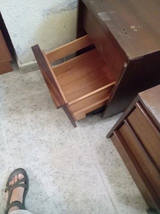 Dos archivadores de madera