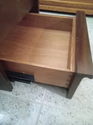 Dos archivadores de madera