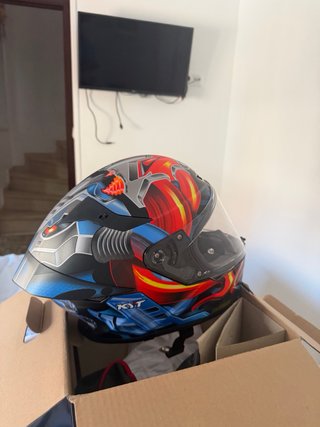Casco KYT Moto Negro y Rojo