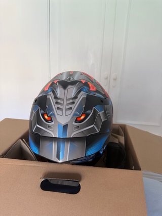 Casco KYT Moto Negro y Rojo