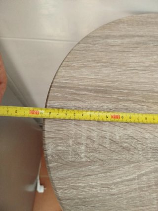 Mesa de cocina con taburetes