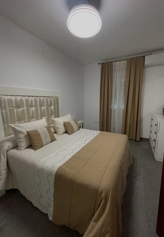 Colcha, cojines y cortinas a juego