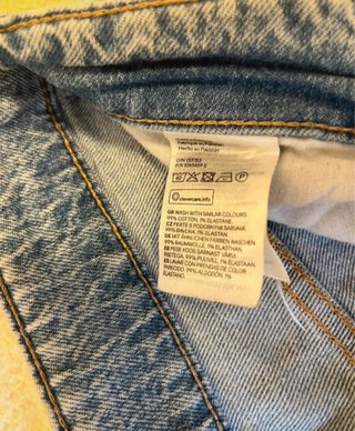 Pantalón vaquero ancho desgastado