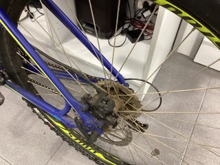 Bicicleta de Montaña Azul y Amarilla E:535923