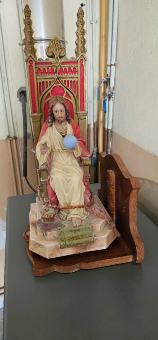 Estatua Jesucristo Rey del Universo